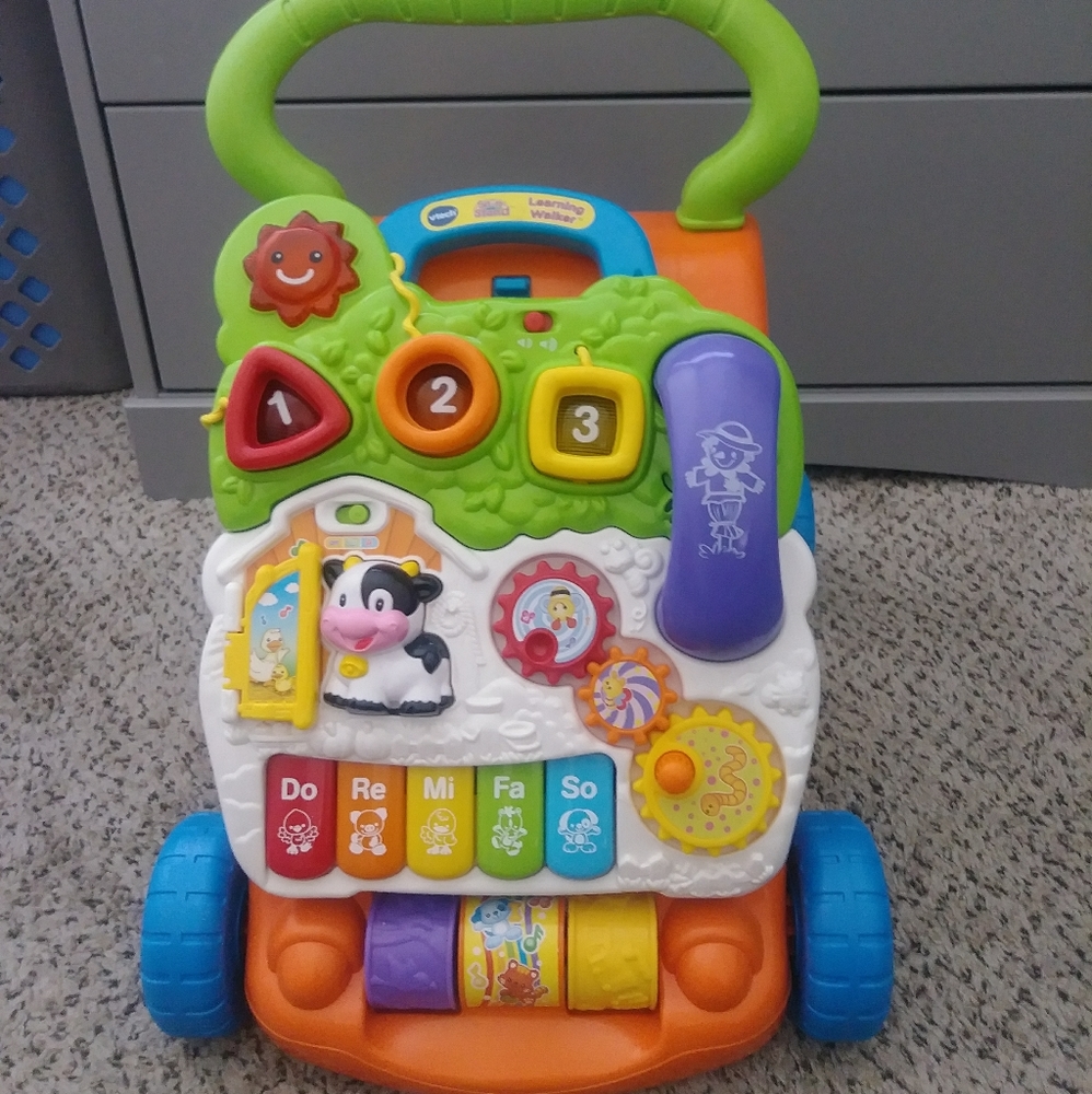 Girl/Boy Baby Walker *LIKE NEW)